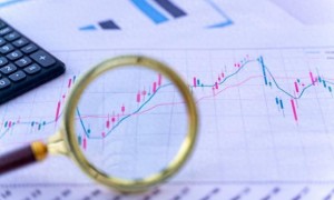 英伟达股价狂飙引过热担忧，分析师警示“狂热边缘”风险